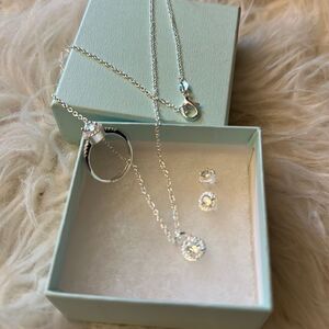 NWT set jewerly (Necklace, ring, earings)